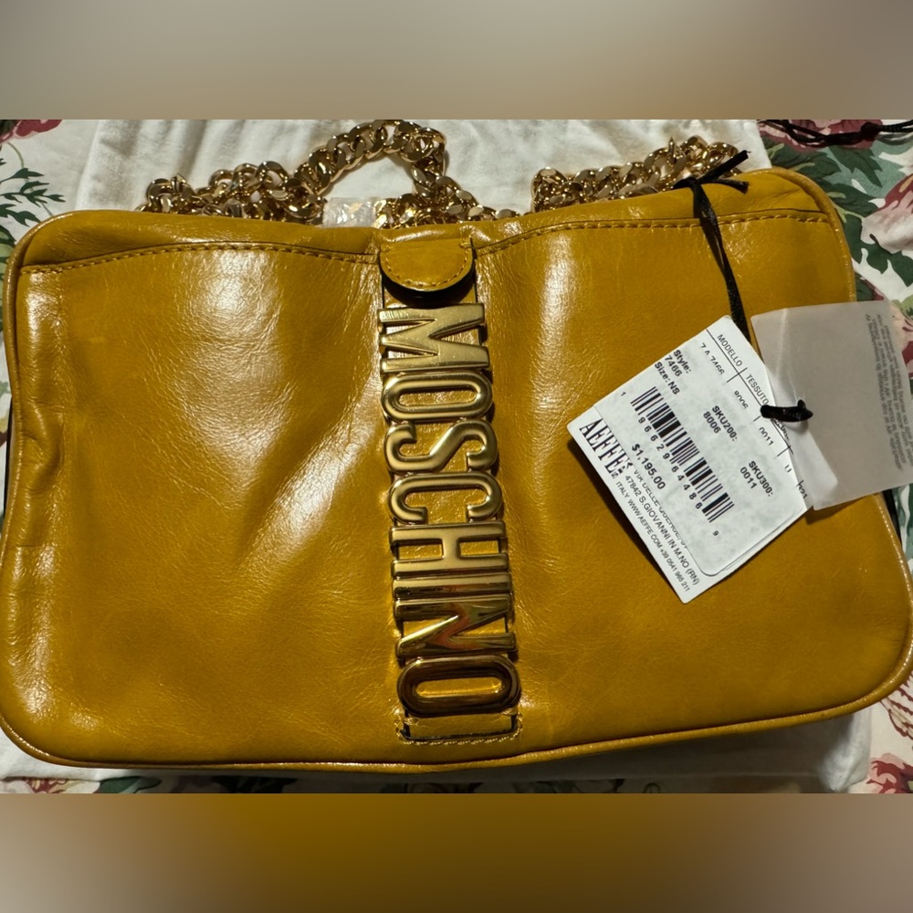 NWT✨Moschino Tan Leather Bag✨